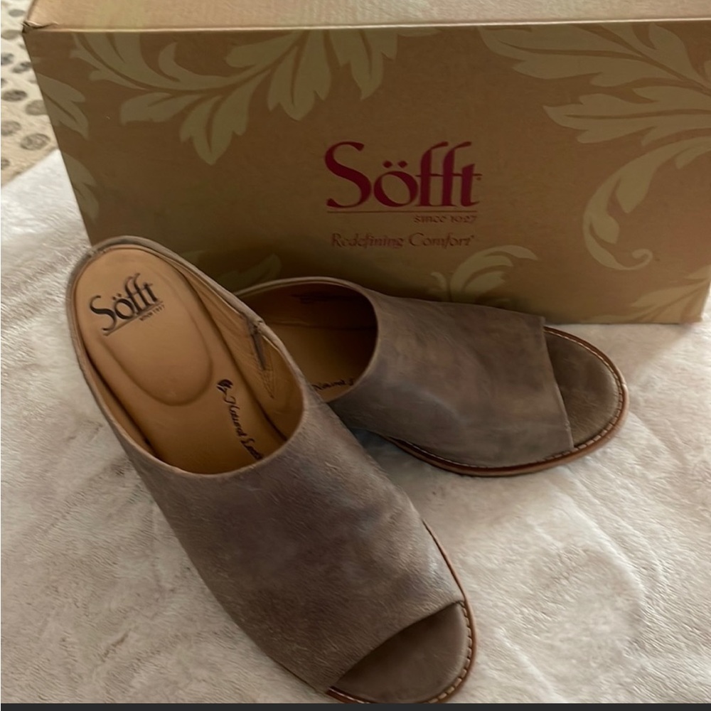 Sofft heeled slides